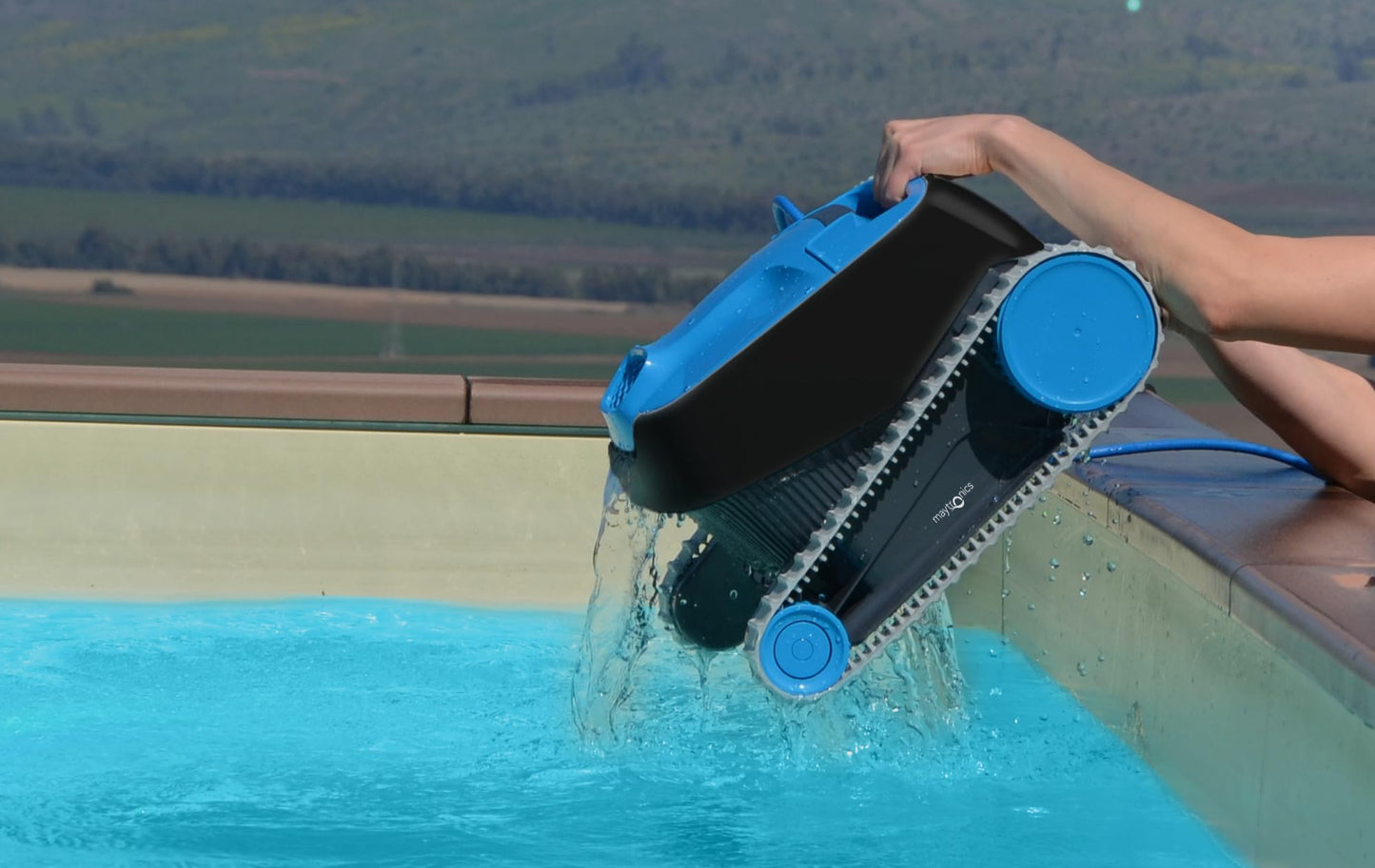 Dolphin Nautilus CC – Automatischer Poolroboter mit Kabel, Boden- & Wandreinigung, Für Eingelassene Pools bis 10 m, Energiesparend